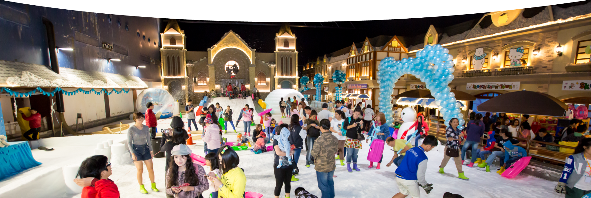 Snow Play Ground Including Snow Restaurant As Well - Snow Town In Ho Chi Minh Clipart (1900x638), Png Download