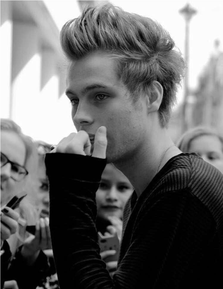 5sos Reindeerxoxo - Luke Hemmings Clipart (750x1334), Png Download