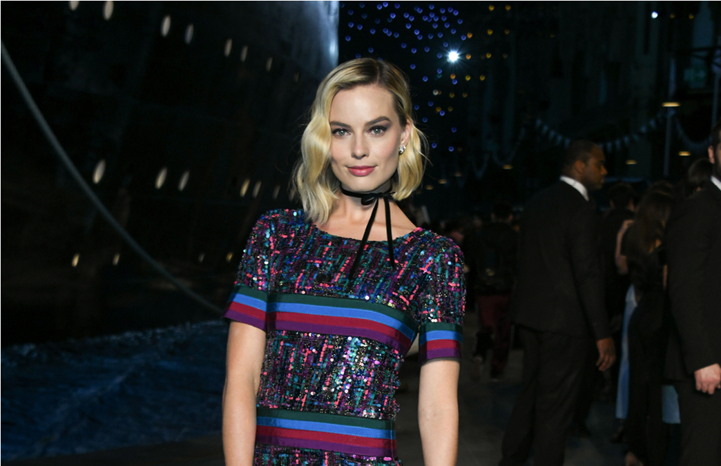 Η Margot Robbie Θα Υποδυθεί Τη Sharon Tate Στη Νέα - Fashion Show Clipart (1601x674), Png Download