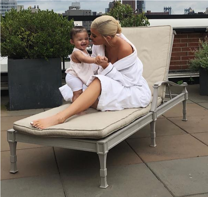 Kylie Jenner And Stormi Clipart (1200x630), Png Download