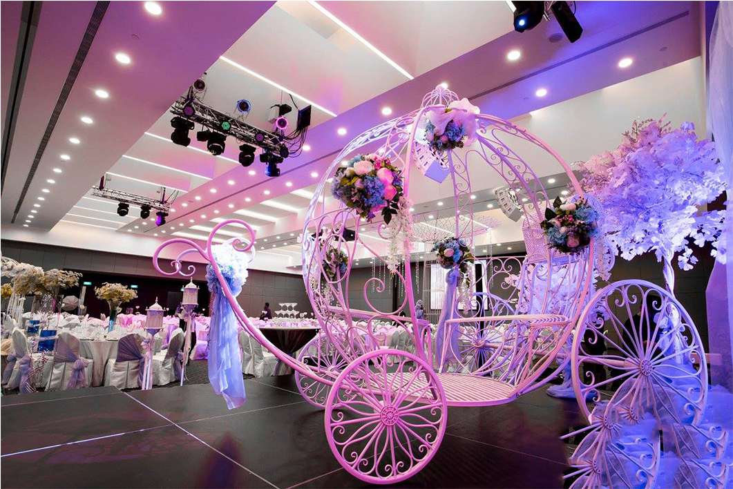 Gold Cinderella Pumpkin Carriage - Auto Show Clipart (1060x1500), Png Download