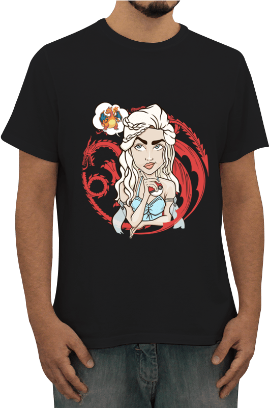 Camiseta Daenerys Targaryen Charizard De Henrique Braz - Camiseta Sistemas De Informação Clipart (800x800), Png Download