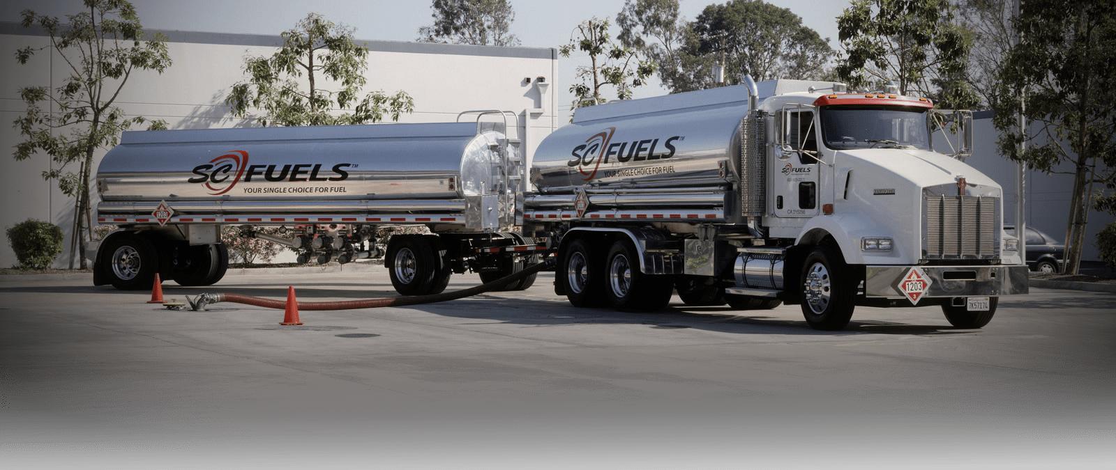 Commercial Bulk Fuel Delivery - Trailer Truck Clipart (1600x675), Png Download