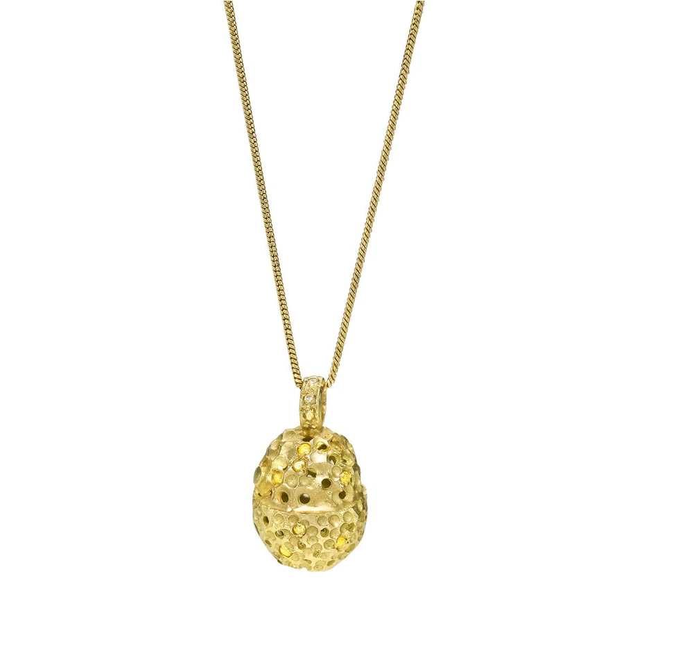 This 18 Karat Gold Necklace With A Perforated Pendant - Locket Clipart (1000x1000), Png Download