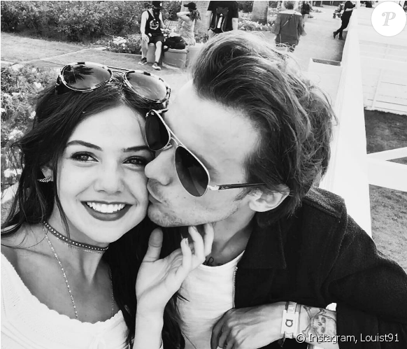 Louis Tomlinson A Publié Un Premier Selfie De Couple - Louis Tomlinson And Danielle Campbell Instagram Clipart (950x498), Png Download