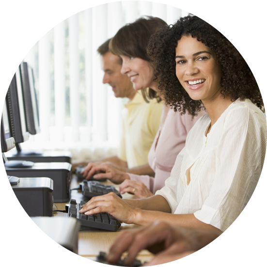 Class Option - Adultos Con Ordenador Clipart (600x600), Png Download