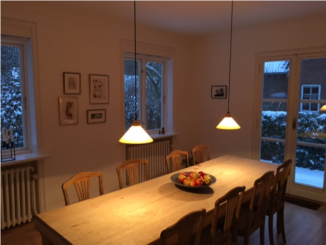 Big Old House, Big Garden In Copenhagen City - Kitchen & Dining Room Table Clipart (800x533), Png Download