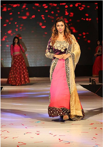 Fashion Show - Silk Clipart (750x500), Png Download