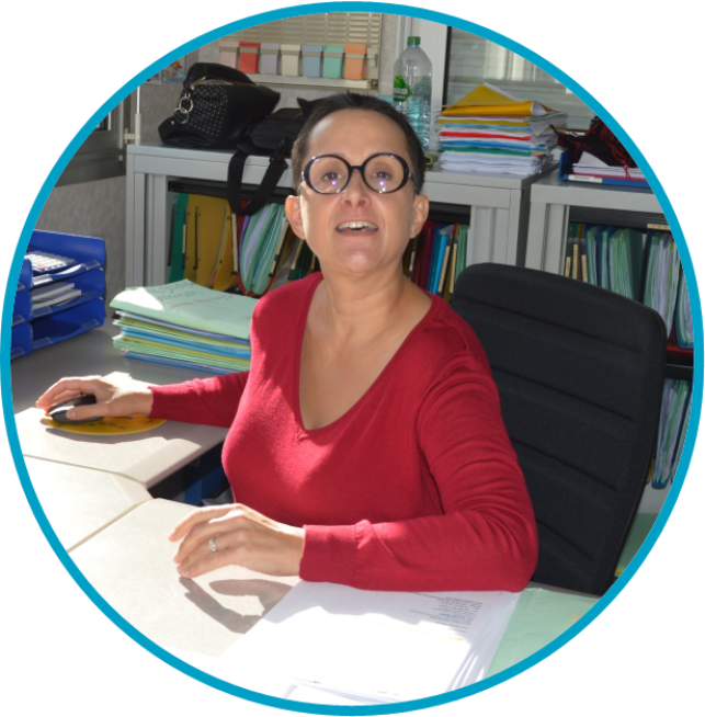 Anne-marie - Sitting Clipart (643x654), Png Download