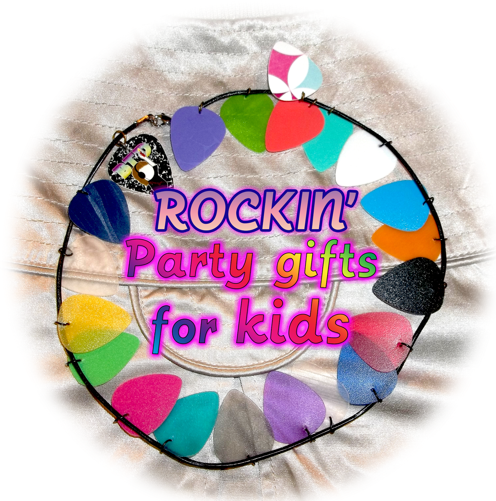 Rockin' Party Favors For Kids - Circle Clipart (1583x1600), Png Download