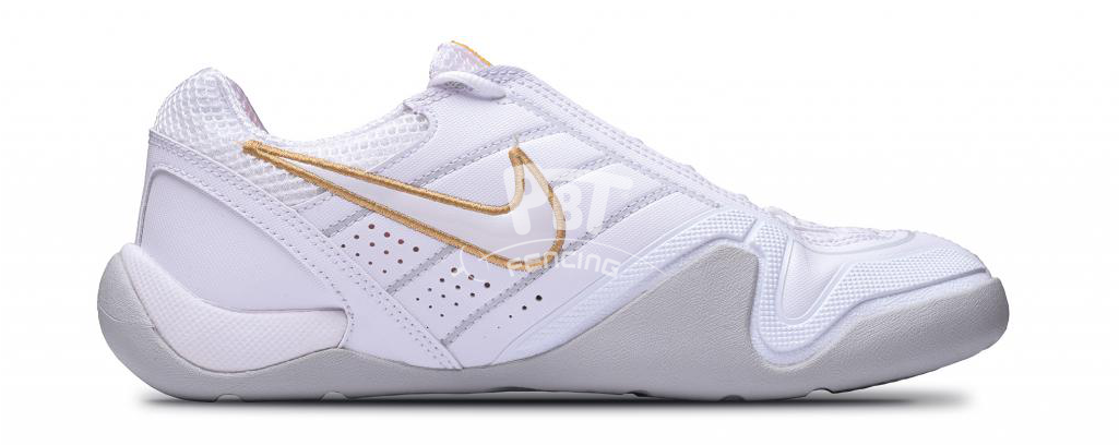 88 Eur - Sneakers Clipart (1024x768), Png Download