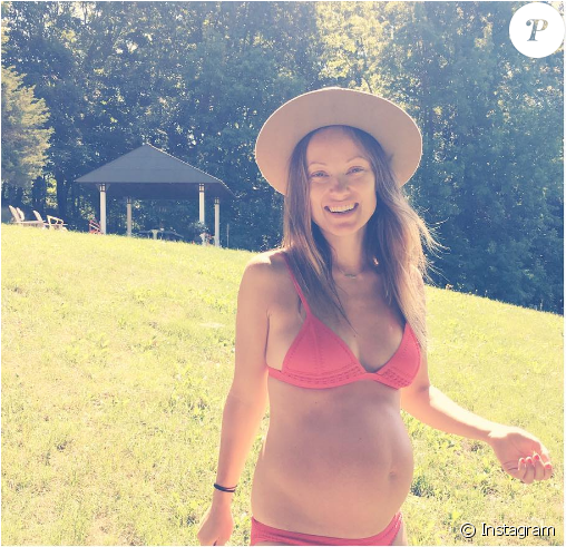 Olivia Wilde Affiche Son Baby Bump Au Nom Du "bump - Olivia Wilde Pregnant Belly Clipart (950x490), Png Download