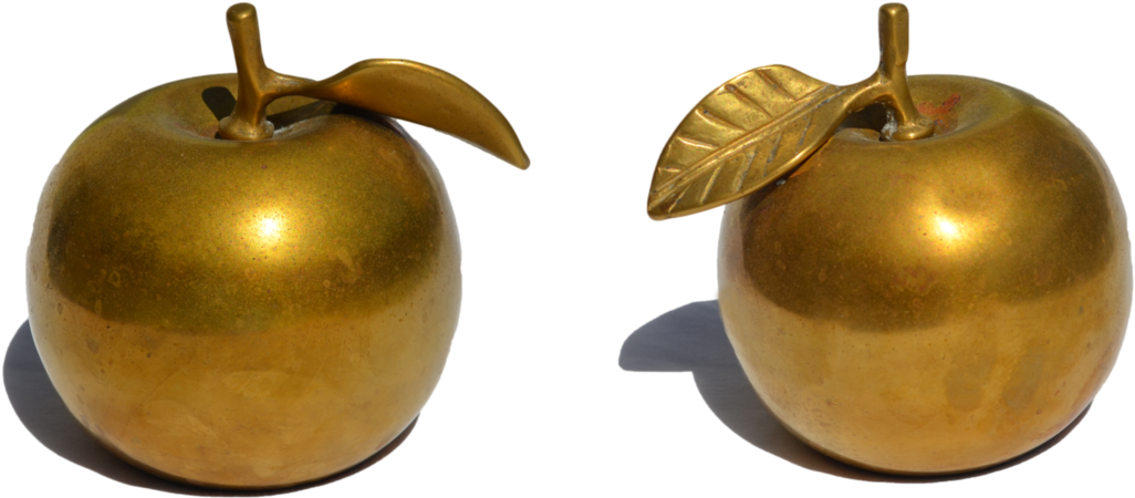 Установить золотое яблоко на телефон. Золотое яблоко. Золотое яблоко на прозрачном фоне. Золотое яблоко рисунок. Яблоко металл золото.