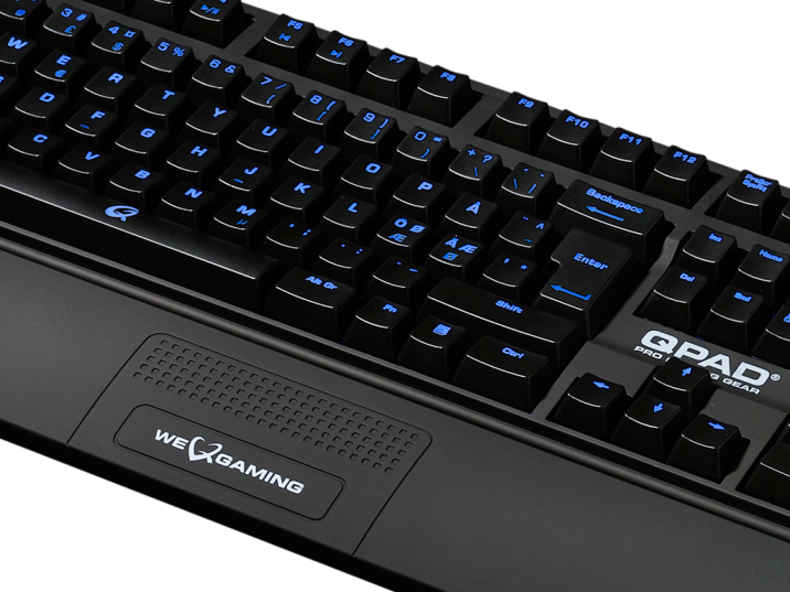 Qpad Mk-80 Mid With Led On Transparent Background - Qpad Mk 80 Pro Clipart (716x537), Png Download