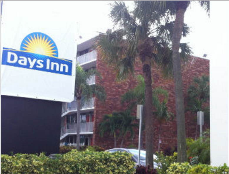 Days Inn By Wyndham Fort Lauderdale Airport Cruise - Days Inn Clipart (778x590), Png Download