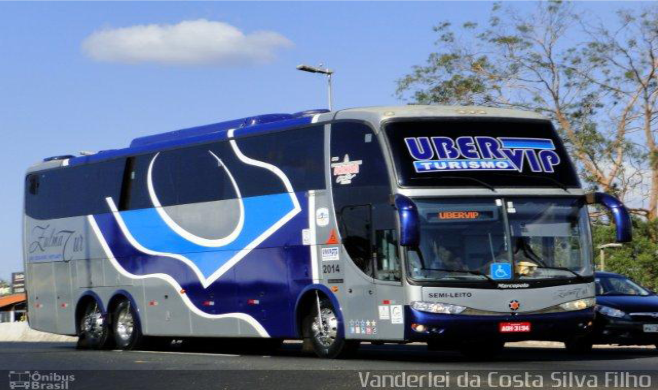 Tour Bus Service Clipart (2917x1500), Png Download