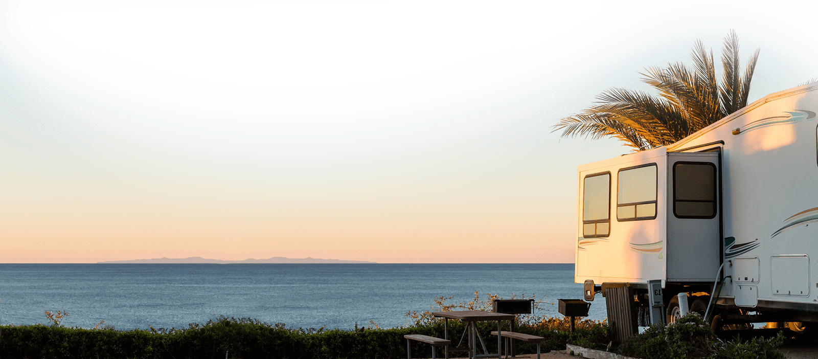 Home Bottom Section - Sea Clipart (1600x702), Png Download