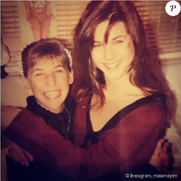 Mayim Bialik A Posté Sur Instagram Une Photo D'elle - Mayim Bialik And Jennifer Aniston Clipart (950x589), Png Download