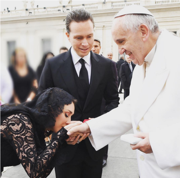 Anahi Recebe O Papa Francisco No México Após Compôr - Beso En La Mano Al Papa Francisco Clipart (1200x630), Png Download