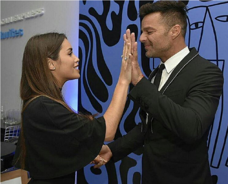 Ricky Martin Y Lali Espósito - Lali Y Ricky Martin Clipart (1140x640), Png Download