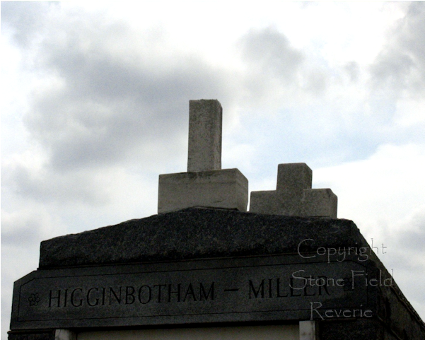 Greenwood Cemetery Broken Cross - Memorial Clipart (600x600), Png Download