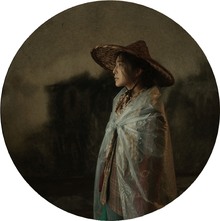 Voici Un Film Bien Étrange Filmé Dans Un Cadre Rond - Still Life Clipart (1296x730), Png Download