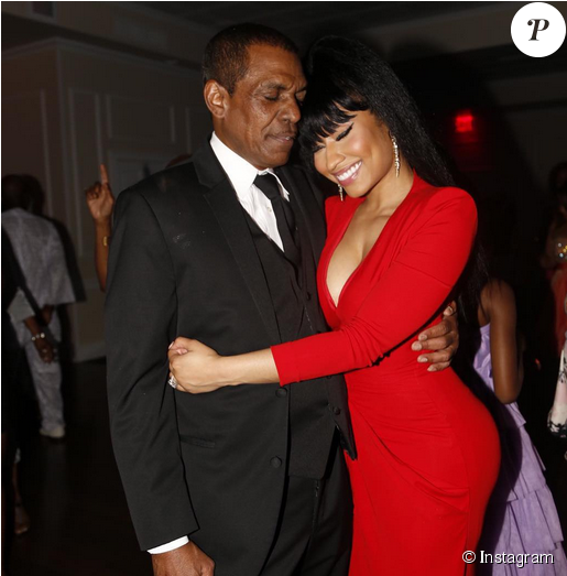 Nicki Minaj Avec Son Père Lors Du Mariage De Son Frère - Nicki Minaj Robert Maraj Clipart (950x522), Png Download