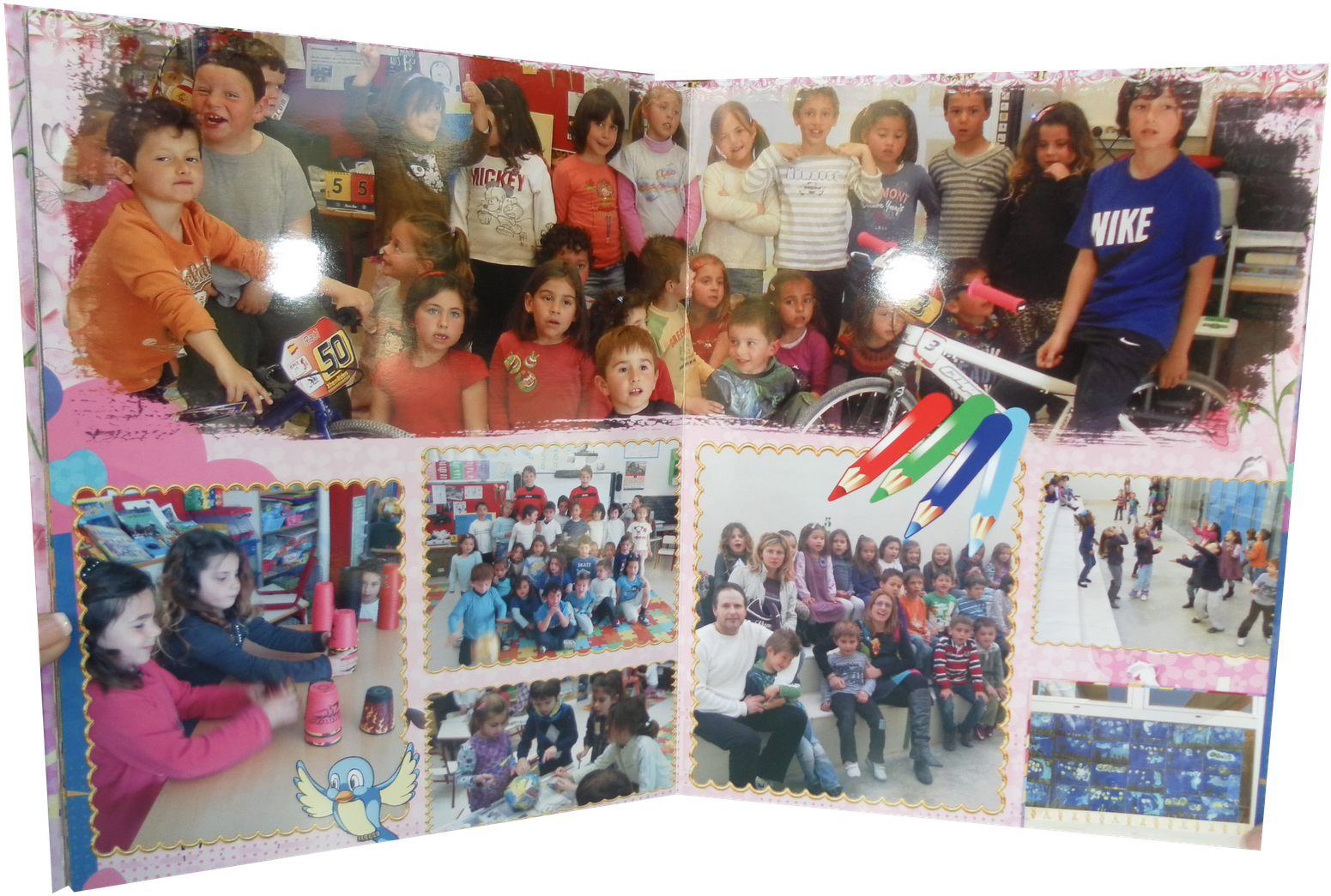 En Las Fotos Sale El Flash Y Los Dedos De Algunas Mamis - Child Clipart (1600x1060), Png Download