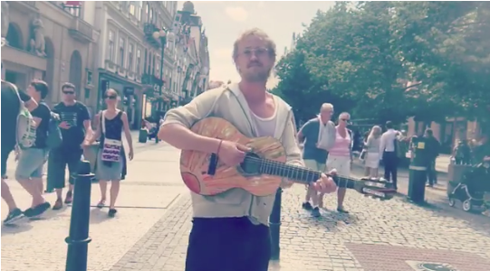 De Passage À Prague Depuis Plusieurs Semaines Pour - Acoustic Guitar Clipart (1200x630), Png Download