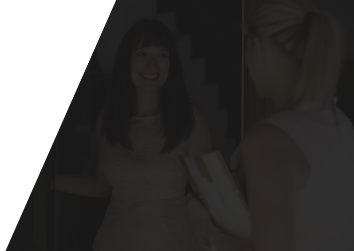 Woman Smiling Consultant - Girl Clipart (707x500), Png Download