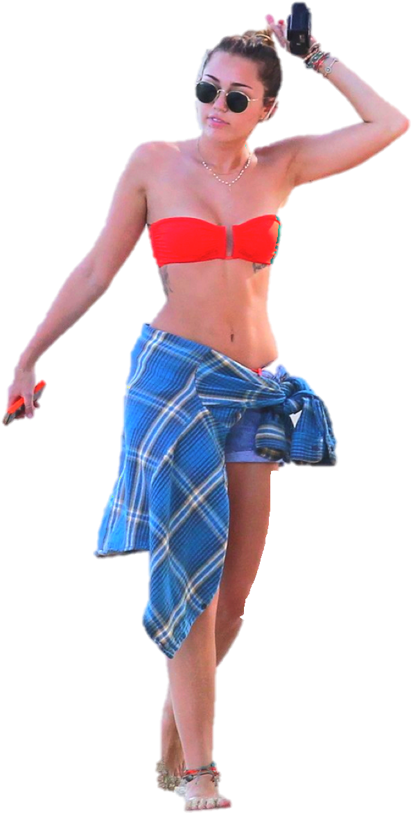 Miley Cyrus Png - Miley Cyrus Clipart (645x1259), Png Download