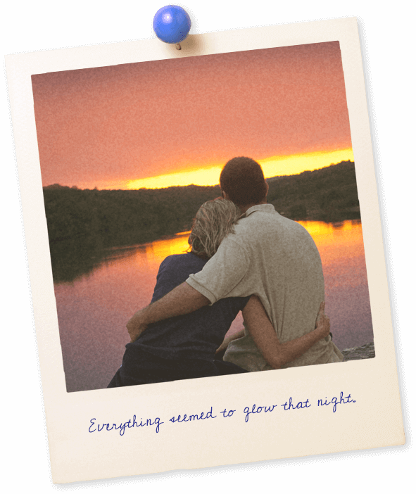 A Young Couple Leans In For A Kiss With An Orange Sunset - Picture Frame Clipart (591x702), Png Download