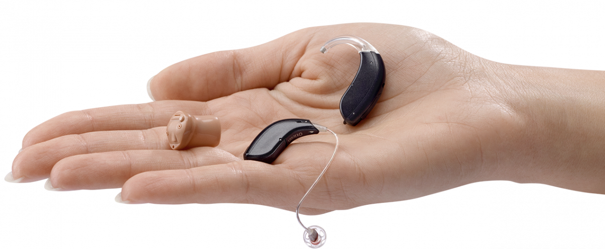 Wearing Hearing Aids - Hearing Aid Clipart (1200x495), Png Download