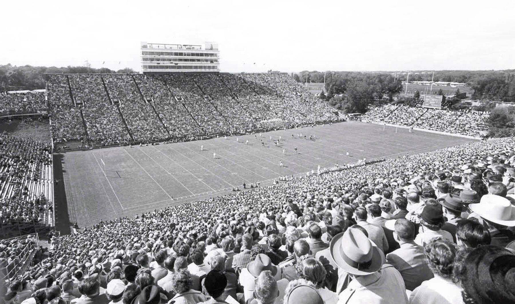 Kinnick Stadium History Clipart (1800x1064), Png Download