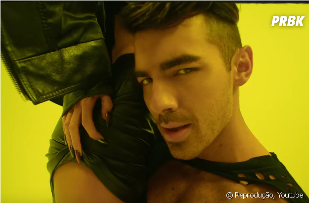 Joe Jonas Protagoniza A Maior Pegação No Clipe "body - Poster - Png Download (624x600), Png Download