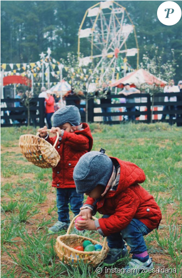 Les Jumeaux De Zoe Saldana En Pleine Chasse Aux Oeufs - Egg Hunt Clipart (950x566), Png Download