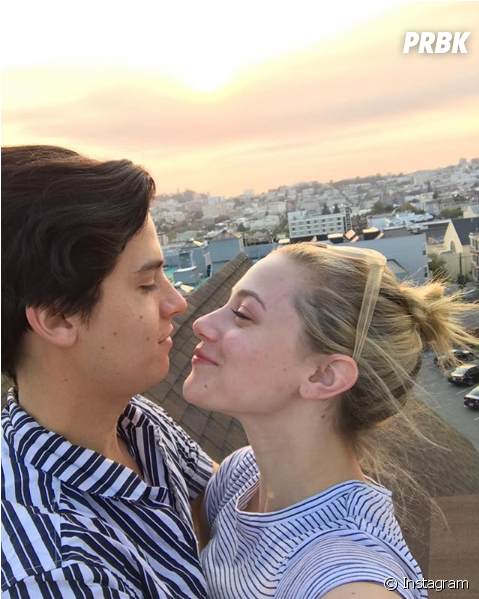 Lili Reinhart Et Cole Sprouse En Couple - Sprousehart Valentines Day Clipart (624x600), Png Download