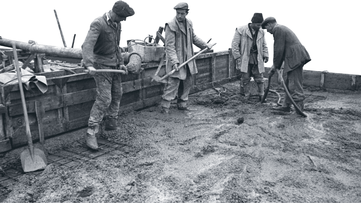 Construction Workers In Hungary In 1954 - Monochrome Clipart (1240x700), Png Download