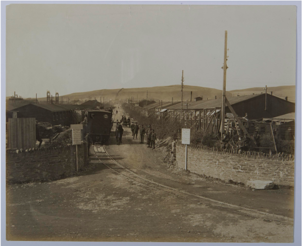 Figure 1 The No 15, Caledonia, At The Entrance To Knockaloe - Village Clipart (1000x486), Png Download