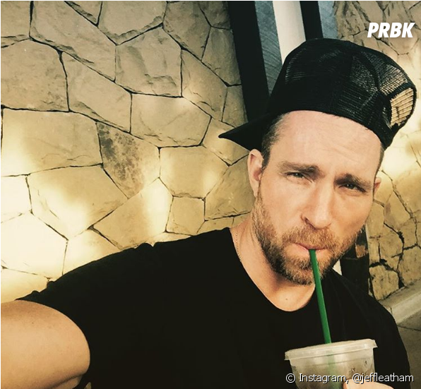 Colton Haynes En Couple - Gentleman Clipart (950x550), Png Download