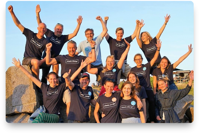 Plastic Change Collaborates With Companies, Industry - Huddle Clipart (700x517), Png Download