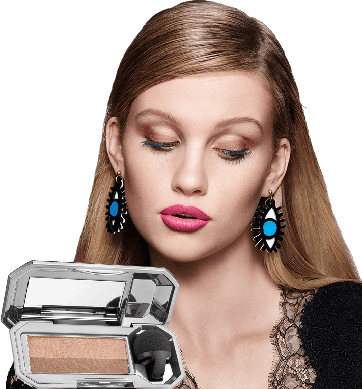 Re Real Duo Eyeshadow With Model - Benefit They're Real! Duo Eyeshadow Blender Clipart (711x763), Png Download
