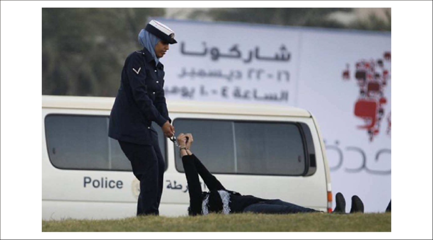 A Police Officer Drags Zainab Al-khawaja After Handcuffing - Zainab Al Khawaja Clipart (850x472), Png Download