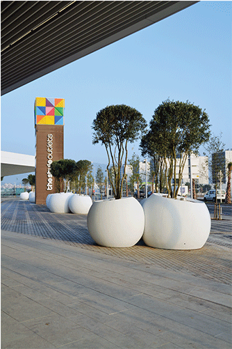Jardinera Esfera De Hormigón Blanco De Emiliana Design - Filling Station Clipart (768x500), Png Download