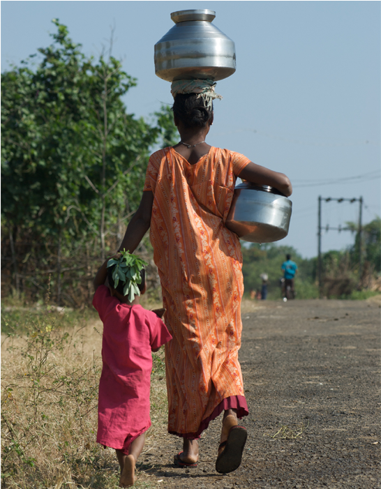 Children Accompany Their Mothers And Elders To Water - Statue Clipart (1050x700), Png Download