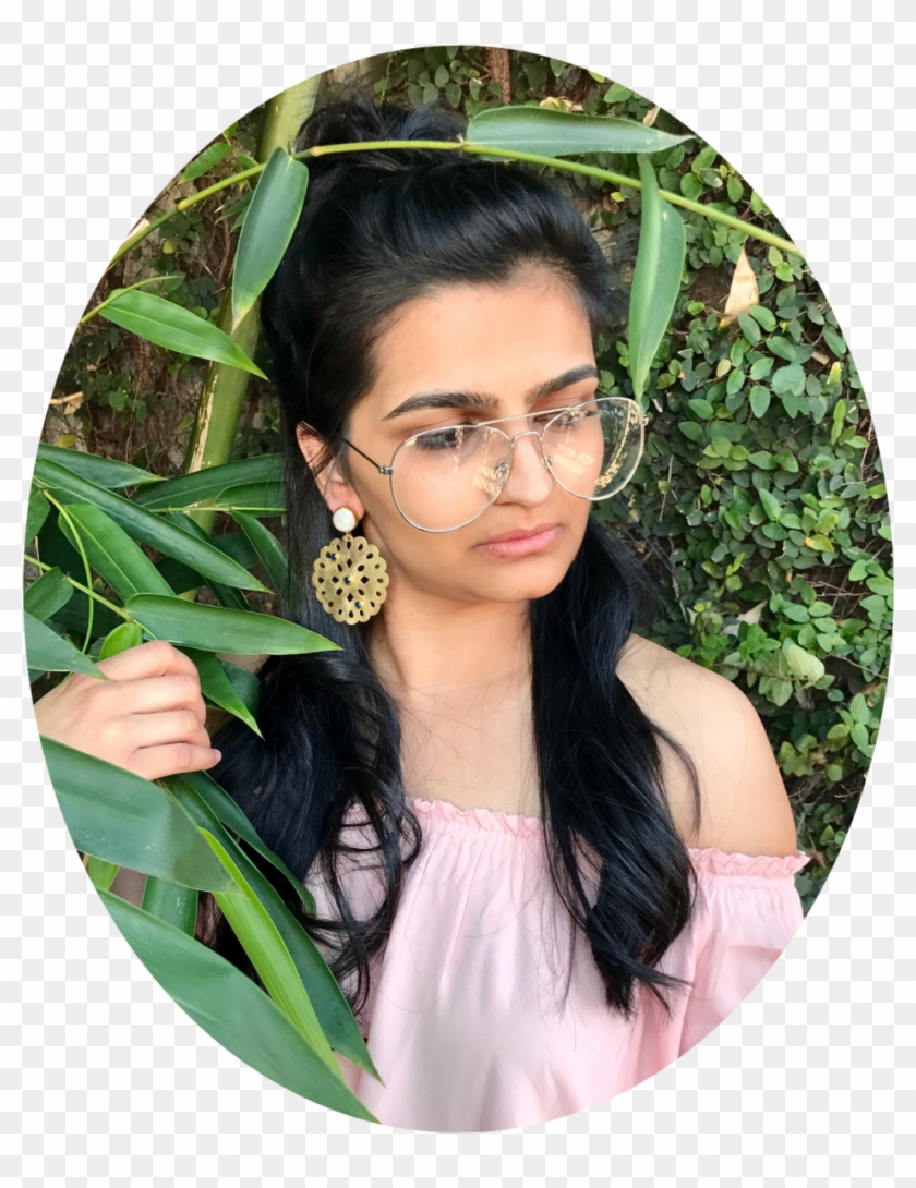 An Introverted Twenty-something Carrying A Curiousity - Girl Clipart #1565116