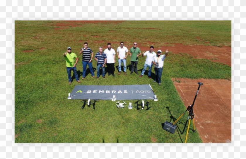 Facebook 2 - Grass Clipart