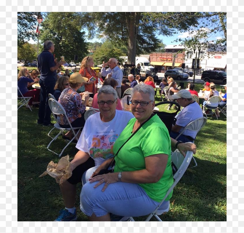 People Sitting On Chairs Eating Lunch On Courthouse - Sitting Clipart #2854133