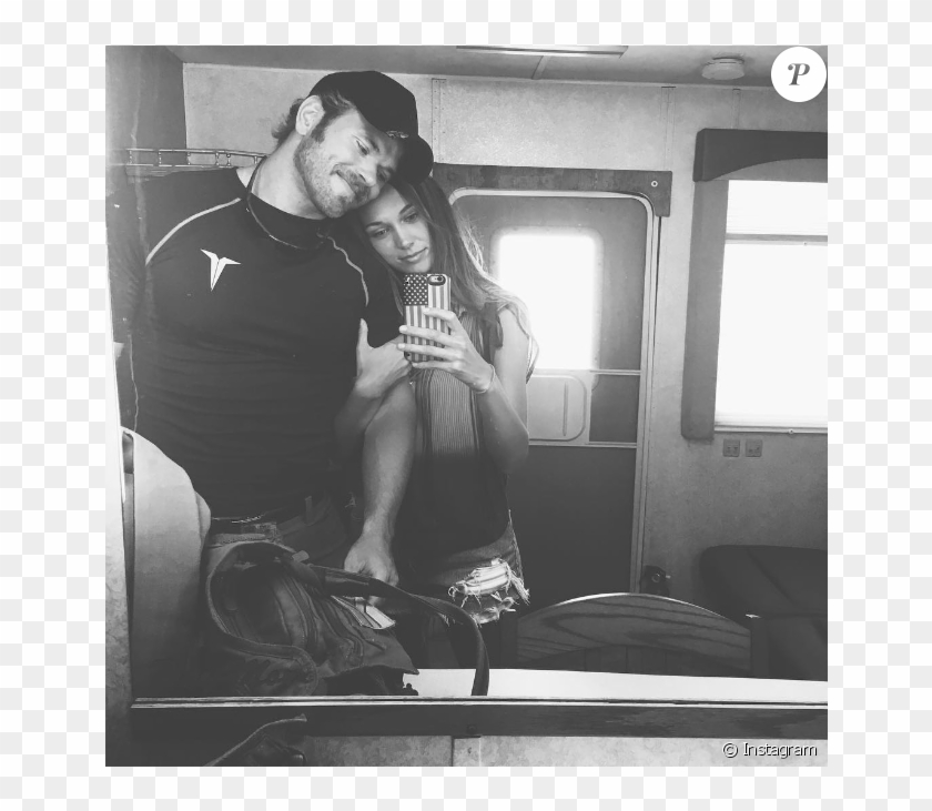 Kellan Lutz Et Sa Fiancée Brittany Gonzales Sur Une - Monochrome Clipart #3428741