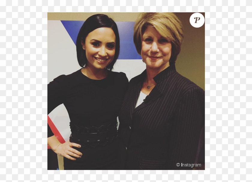 Demi Lovato A Rencontré Linda Rosenberg, Membre Du - Woman Clipart #3571246
